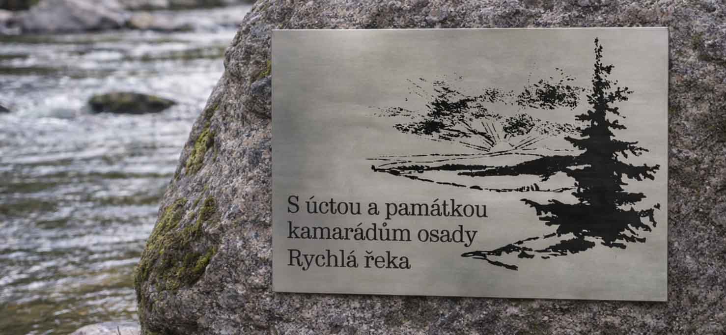 Pamětní deska z nerezu